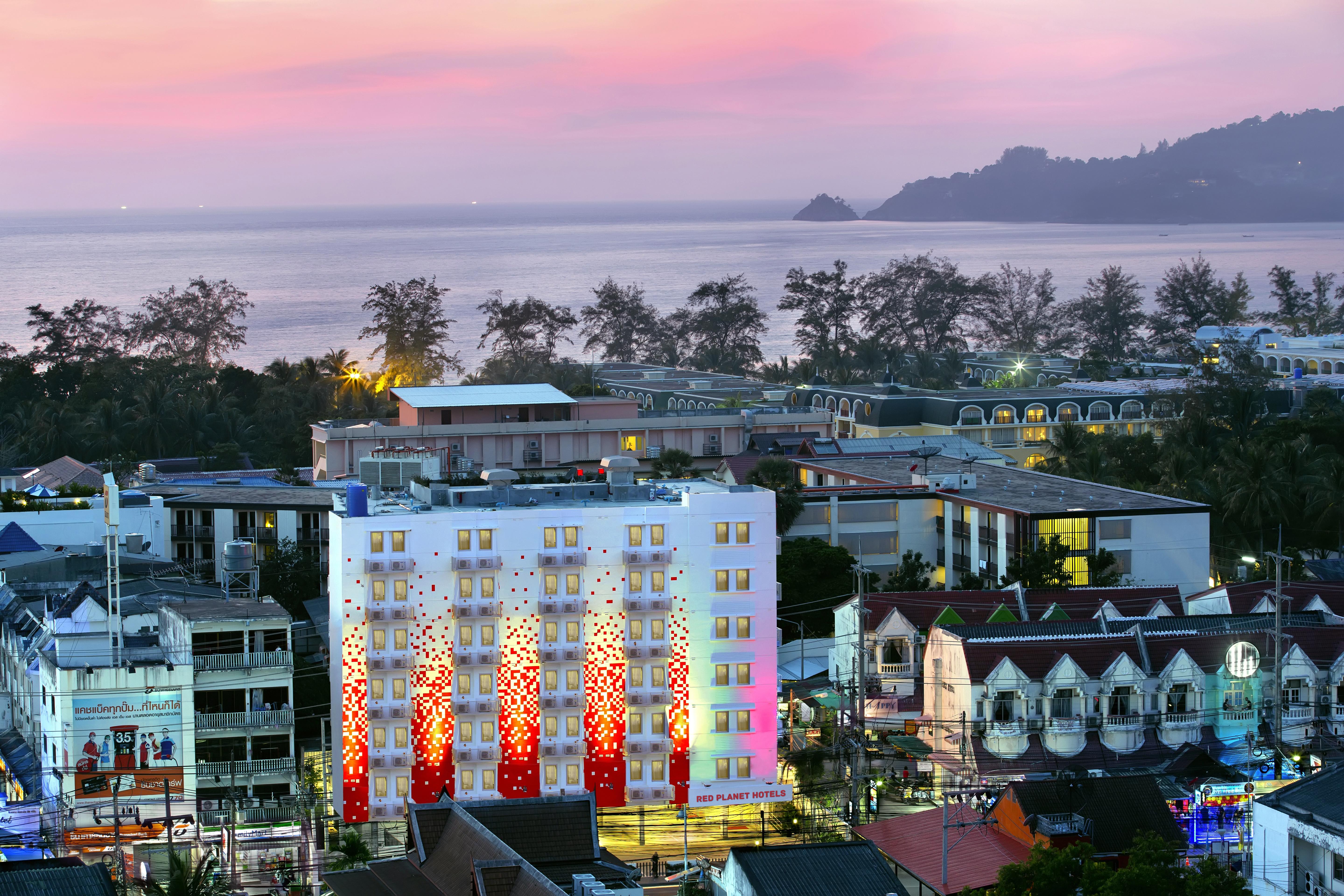 Red Planet Phuket Patong - Sha Extra Plus Exterior foto