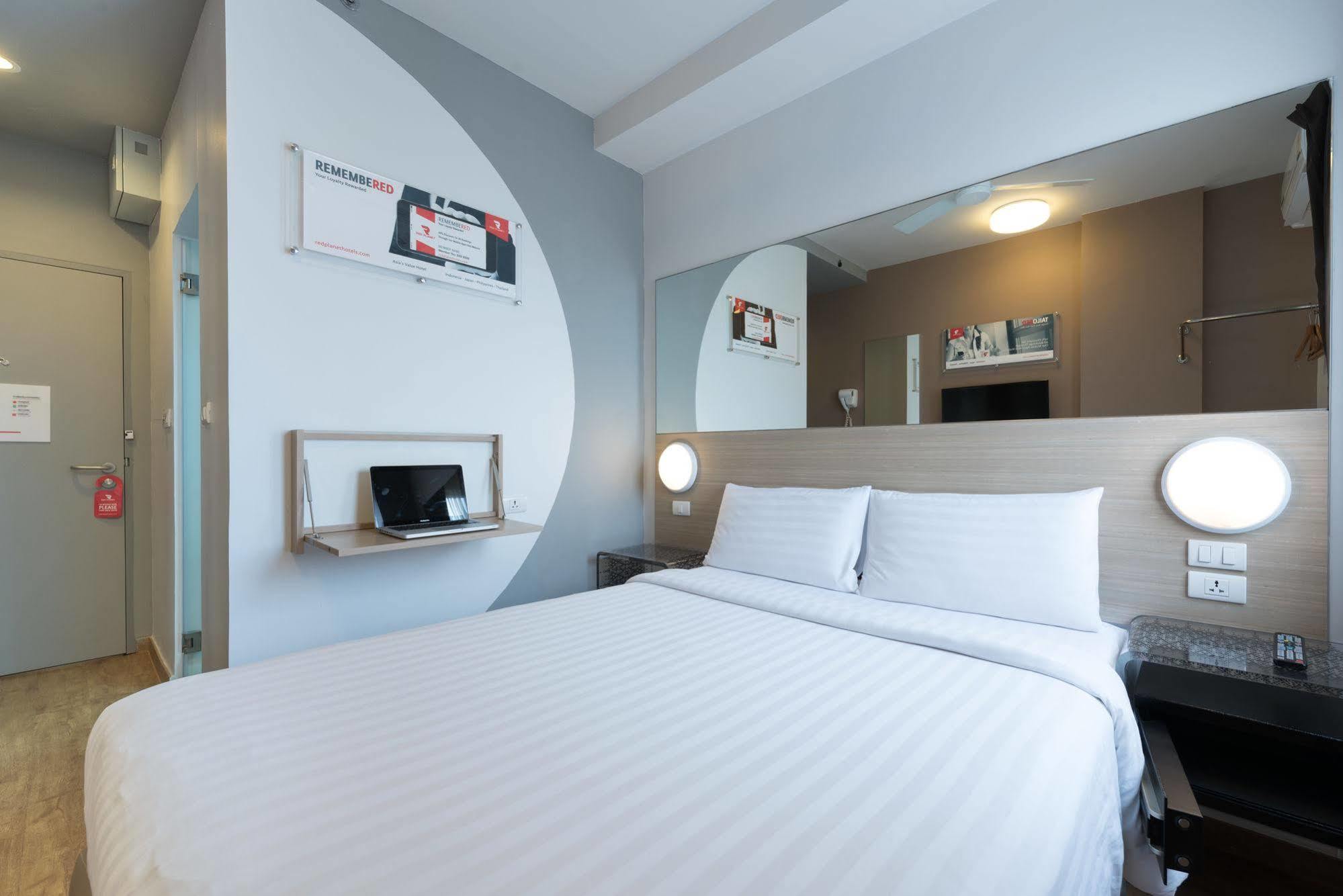 Red Planet Phuket Patong - Sha Extra Plus Exterior foto