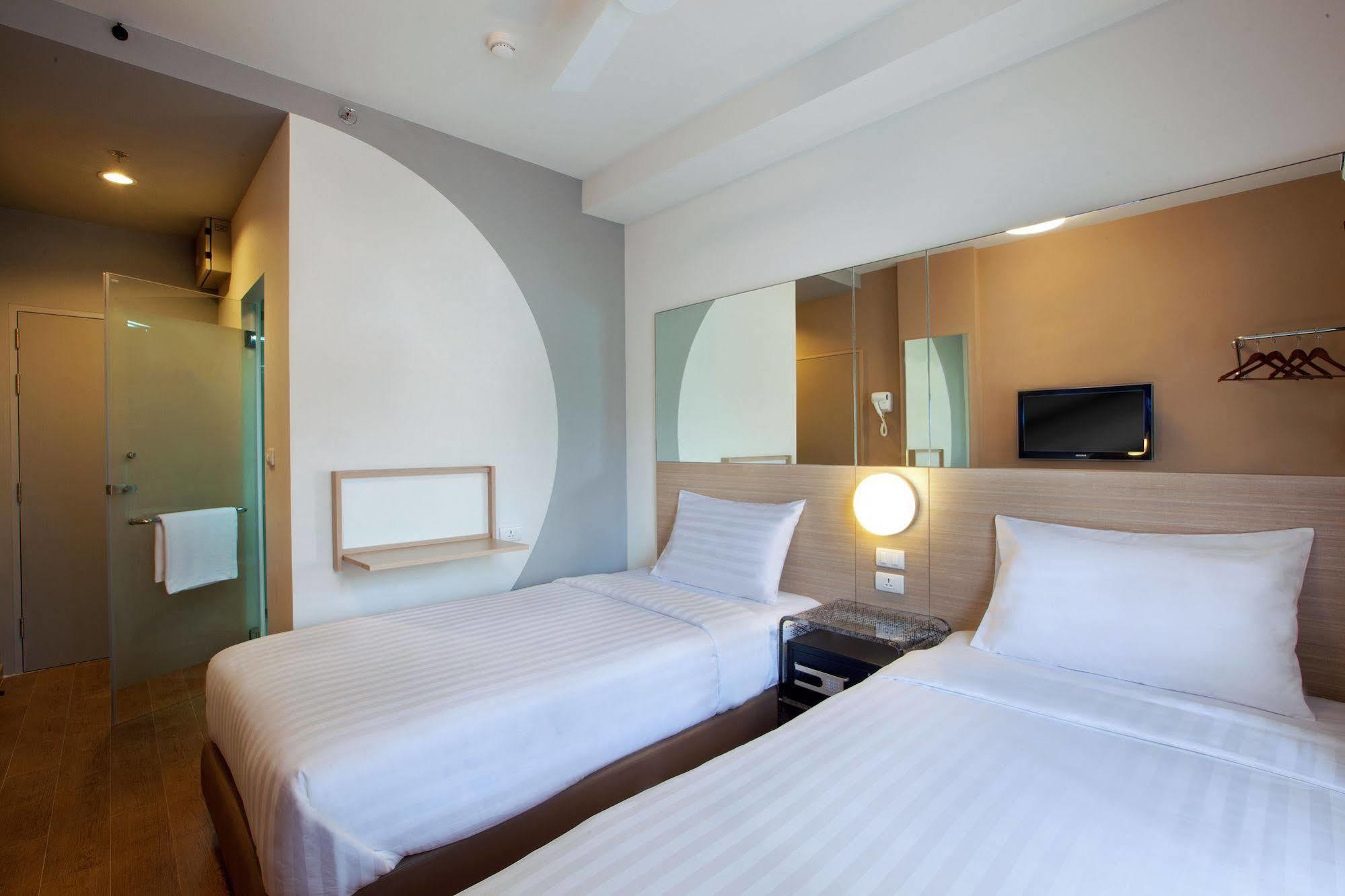 Red Planet Phuket Patong - Sha Extra Plus Exterior foto