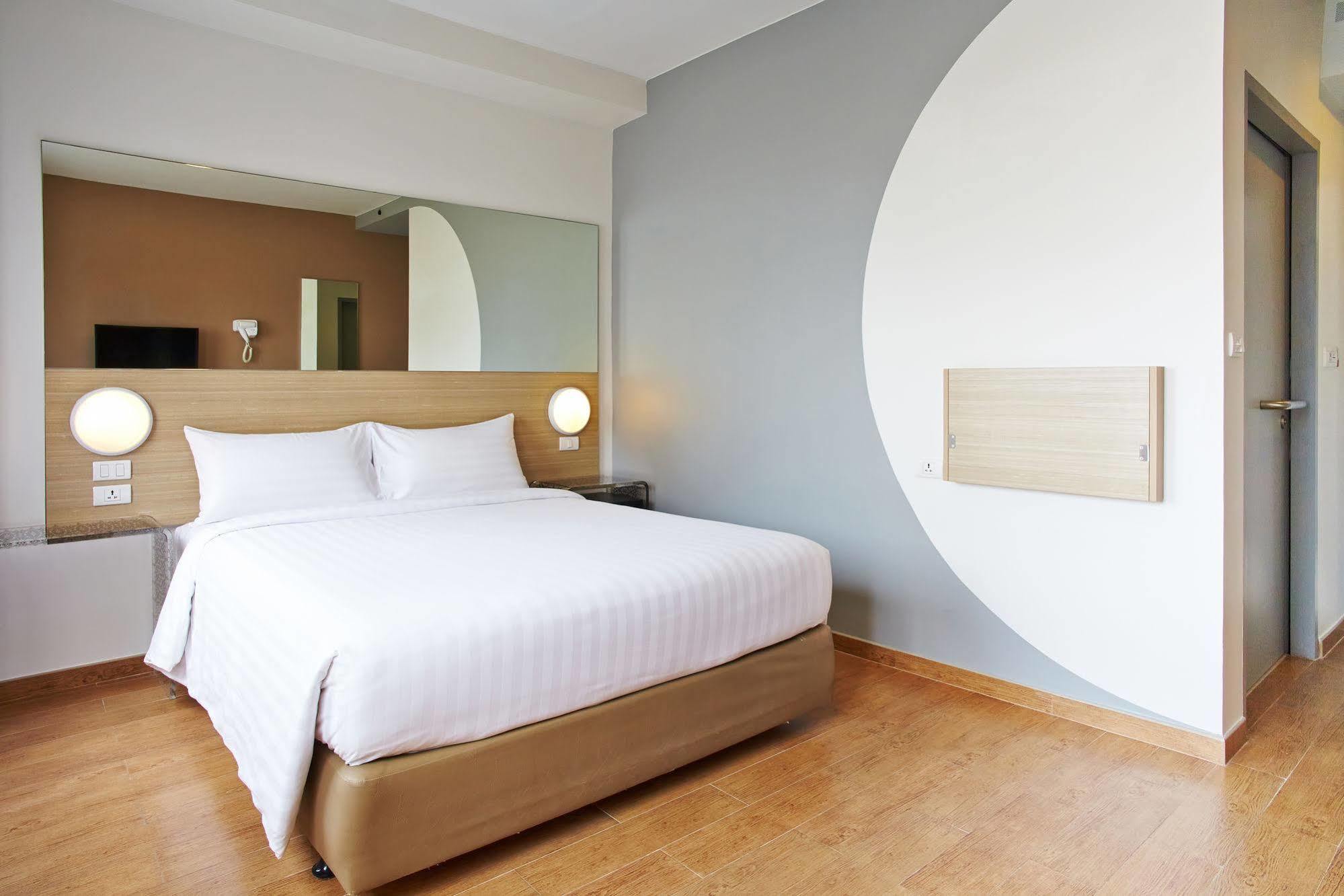 Red Planet Phuket Patong - Sha Extra Plus Exterior foto